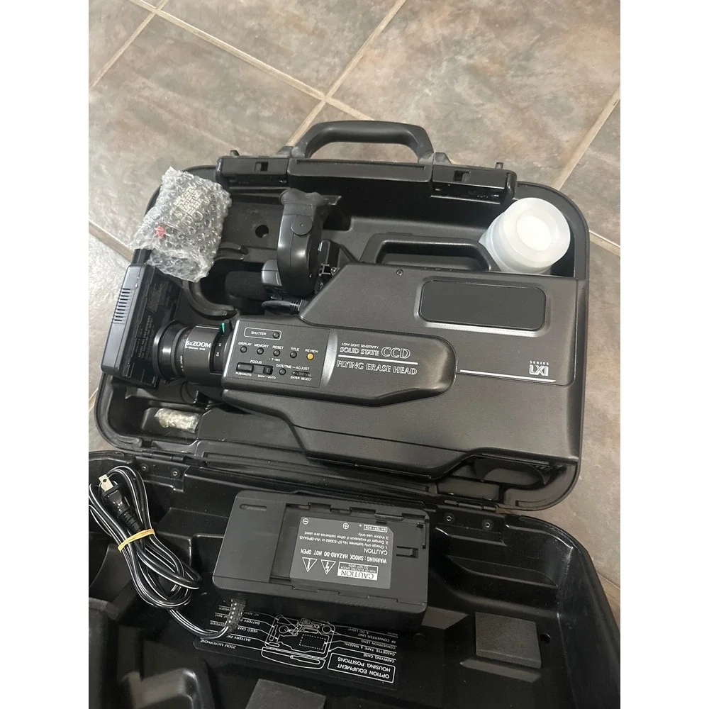 Vintage LXI Series VHS Movie Camcorder CCD Flying Erase Head 6x Zoom with Case
